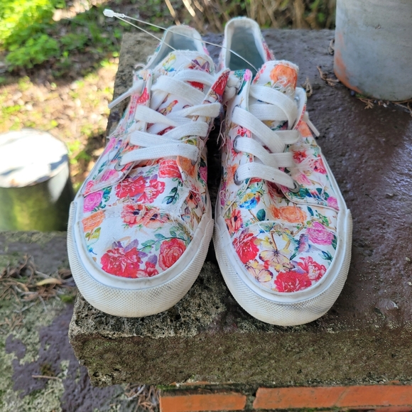 Beautiful floral Spring pair of Blowfish Malibu vegan sneaks, sz 8 in EUC - Picture 11 of 12